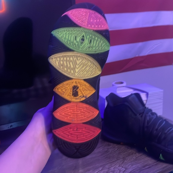 Kyrie rainbow soles - Picture 2 of 2